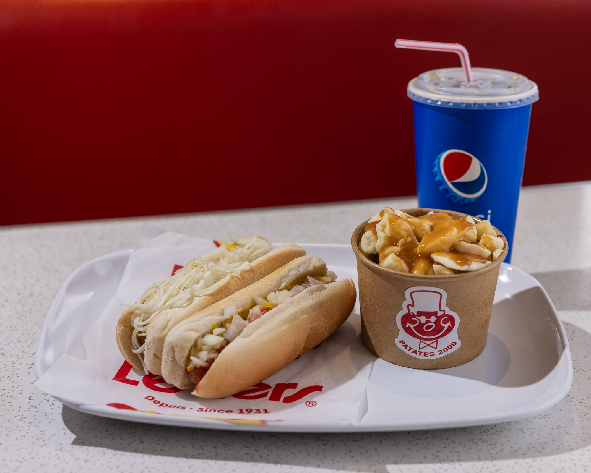 2 Hot dogs vapeur, petite poutine, pepsi (petit breuvage)